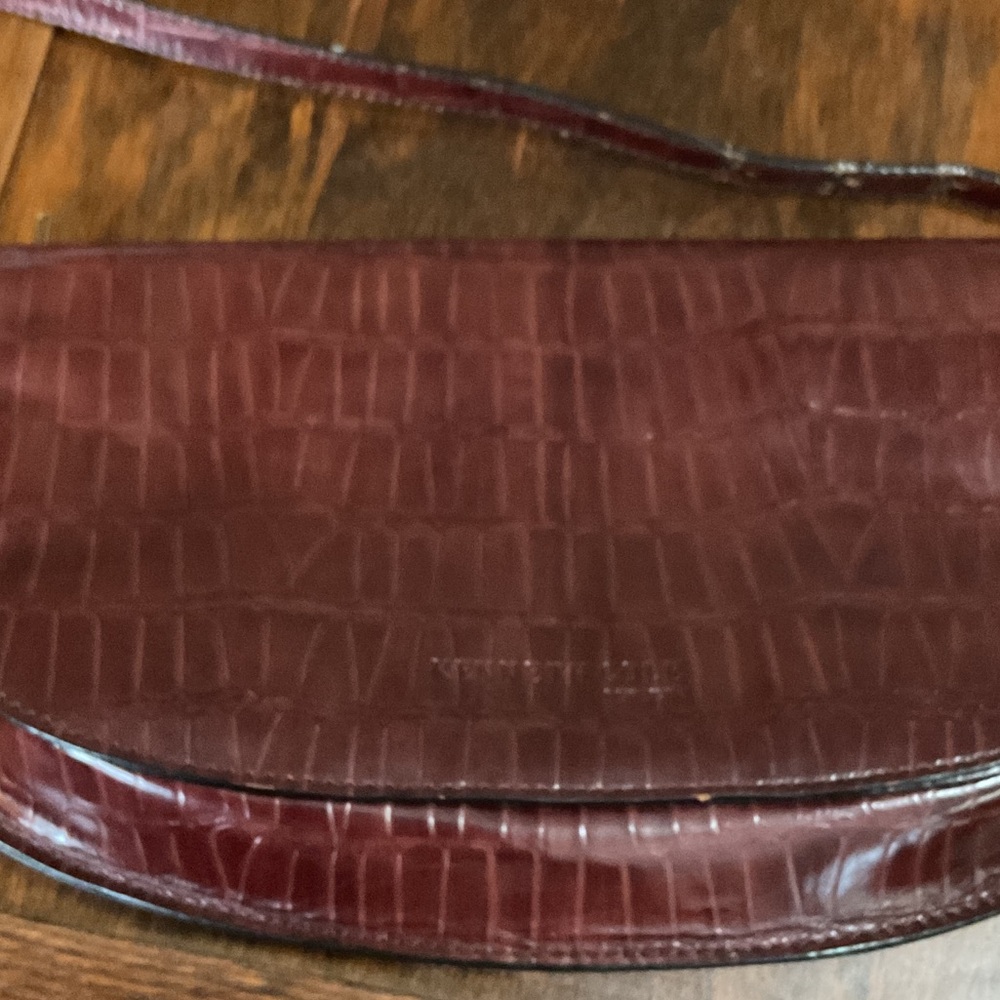 Elegant Brown Crocodile-Embossed Women's Bag